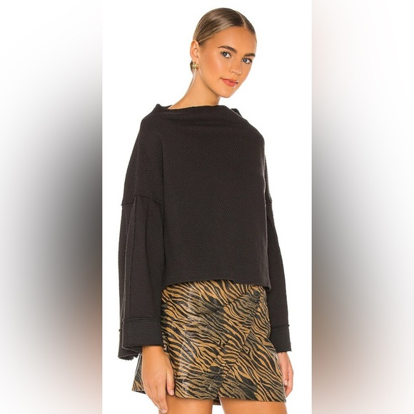 We the Free black bunny, cropped crewneck pullover with flowy sleeves. Size M - Picture 2 of 11